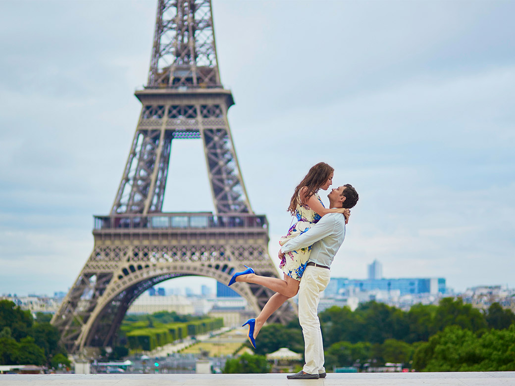 Nụ hôn Paris - Top Travel